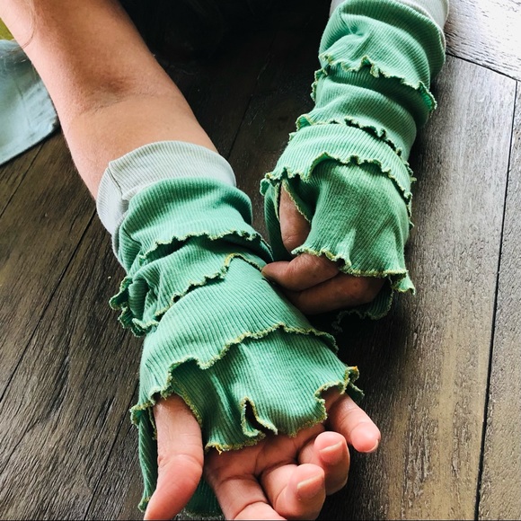 Handmade unique ruffled glovelets arm warmers - Picture 8 of 11